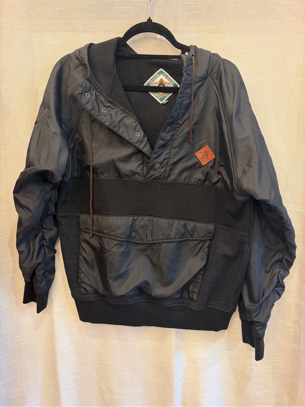 Vintage Volcom Black Hooded Pullover Jacket with Hood and Kangaroo Front pocket